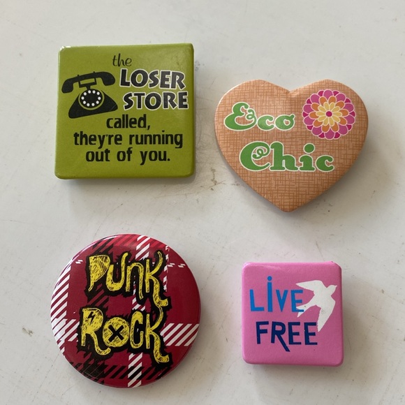 Vintage Novelty Button Pins Bundle of 4 - Picture 7 of 7